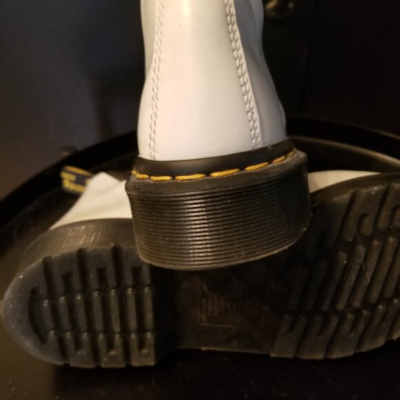 Dr Martens white leather Chelsea boots. Size 9 W. Lightly used. - Picture 5 of 14